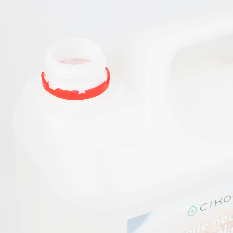 Detalle del tapón de seguridad del envase de 5 litros del Aceite de vaselina Cikos para masaje y fisioterapia, formato profesional.