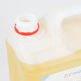 Aceite de almendra dulce Cikos en garrafa de 5 litros con tapón de seguridad, ideal para fisioterapia y masajes profesionales.