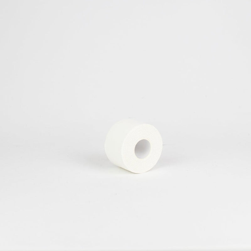 Venda adhesiva no elástica Vendari Plustape libre de látex, resistente y fácil de cortar para uso profesional.