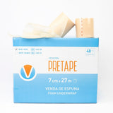 Rollos de pretape color beige sobre su caja de 48 unidades, vendaje protector sin látex para fisioterapia.