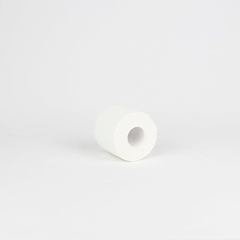 Rollo individual de venda inelástica adhesiva Vendari Plustape de 3,8 cm x 10 m color blanco, ideal para fijación en fisioterapia.